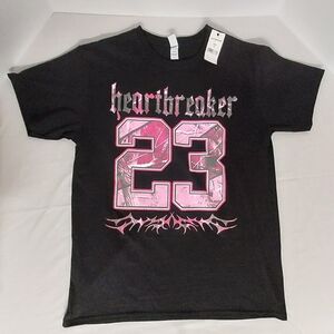 NWT Women's Brisco Brands Heartbreaker 23 Black Pink Camo Graphic T-Shirt Size L